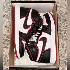 SOLD Air Jordan Retro 1 Bloodlines Black Gym Red Whites OG GS 5.5 Y
